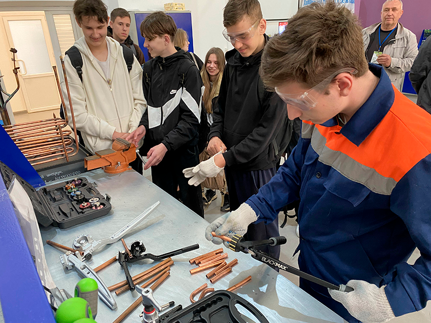 2023-04-22 11.54.24.png